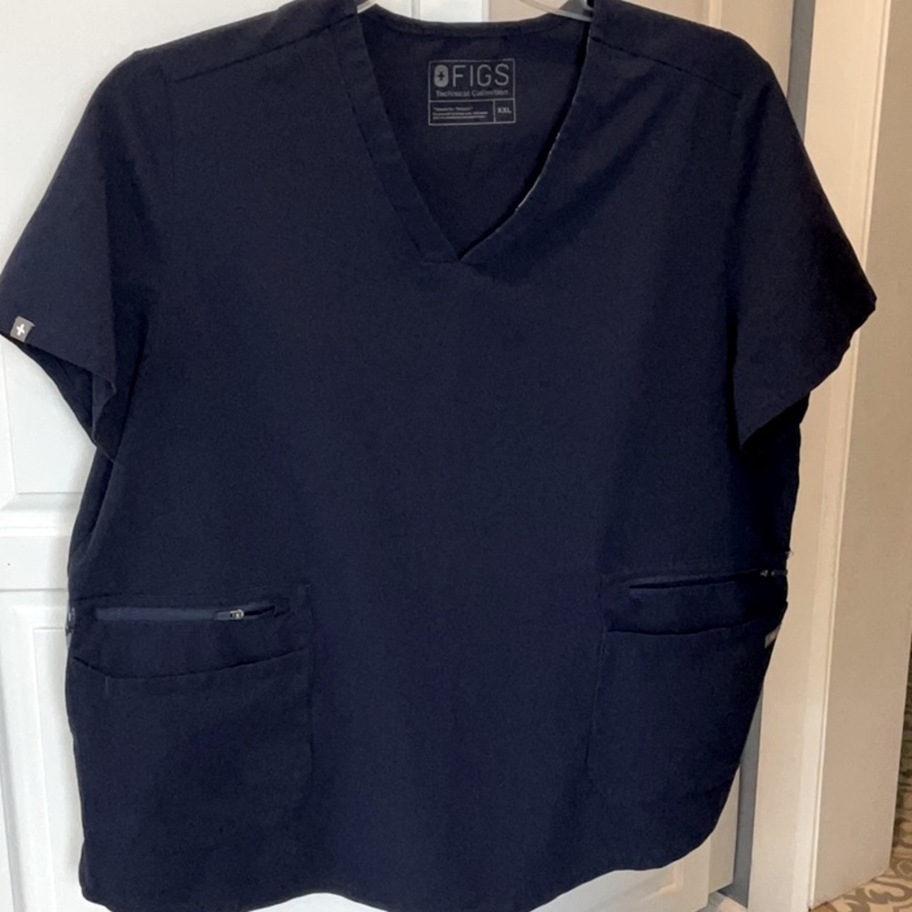 Figs scrub top technical collection
